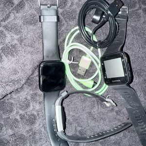 UNKNOWN IF WORKING Garmin Black ,Fitbit & Unnamed Smartwatches with Cables.